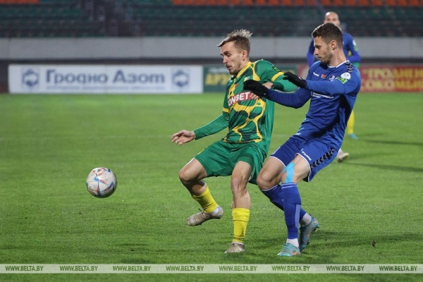 "Неман" выиграл у футболистов "Слуцка" и продолжает борьбу за золото