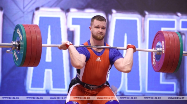 Белорусский штангист Сакович выиграл бронзу в толчке на молодежном чемпионате мира