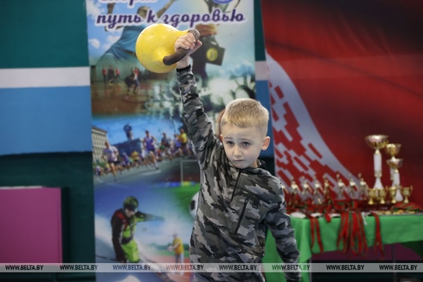 Хоронеко и Мацур установили мировые рекорды в гиревом спорте